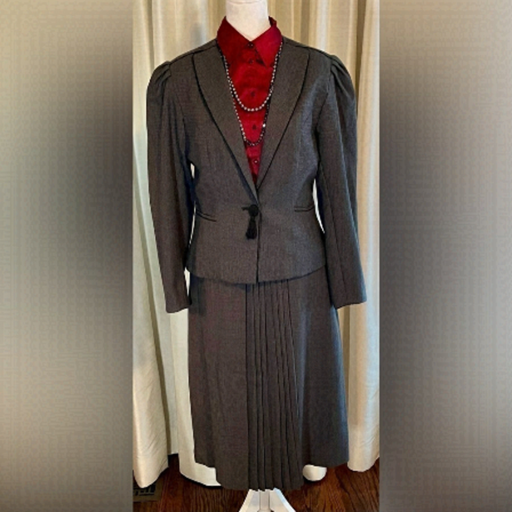 𝅺J9 - Vintage - 2 Piece woman’s suit
